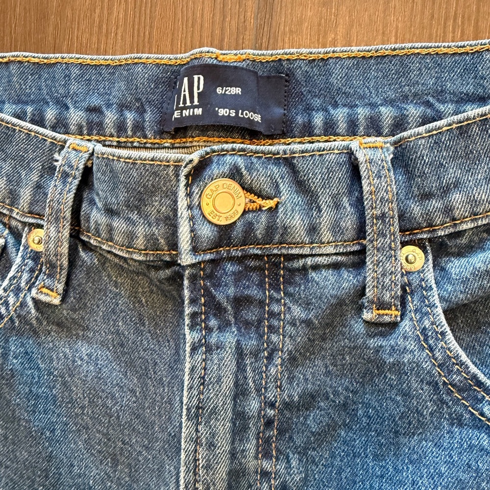 GAP Women's Straight Leg Blue Jeans - Picture 2 of 4